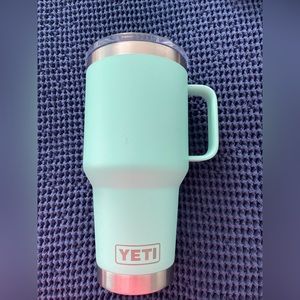 YETI Rambler 35Oz Tumbler Mug Vacuum Insulated Stainless Steel With Handle